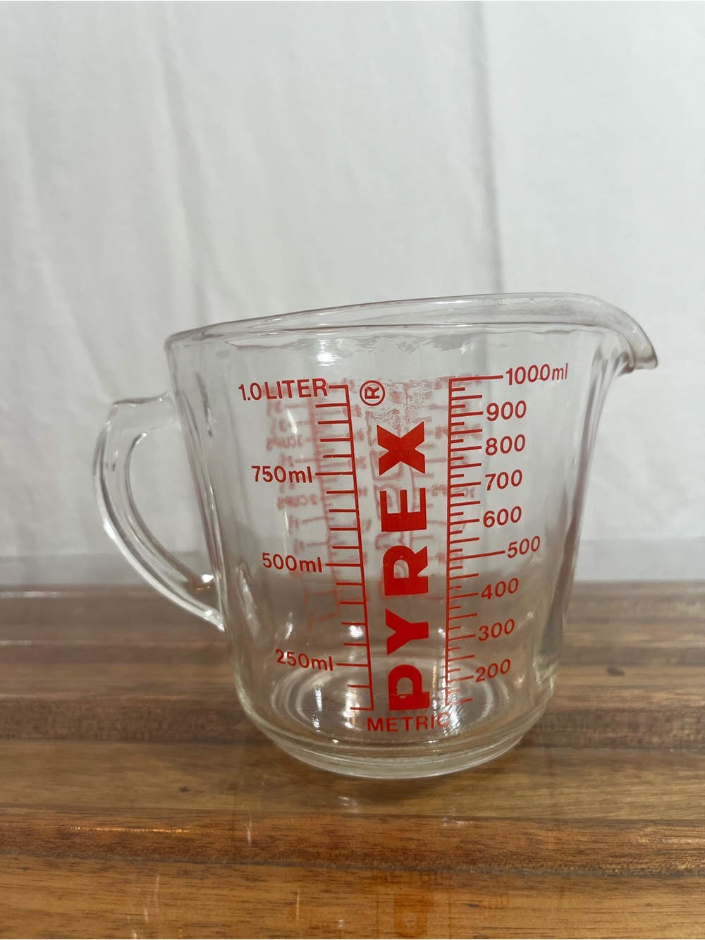 Pyrex 1.0L Clear Glass Measuring Cup with Red Markings 4 cup size